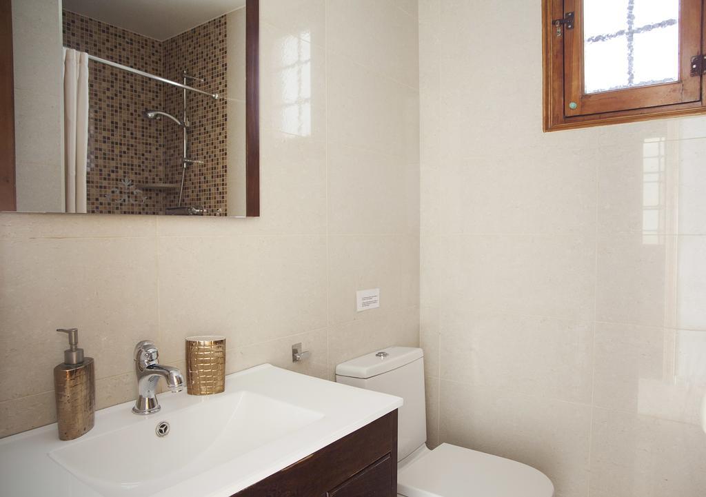 Aparteasy - Authentic Family Apartment Barcelona Exterior foto